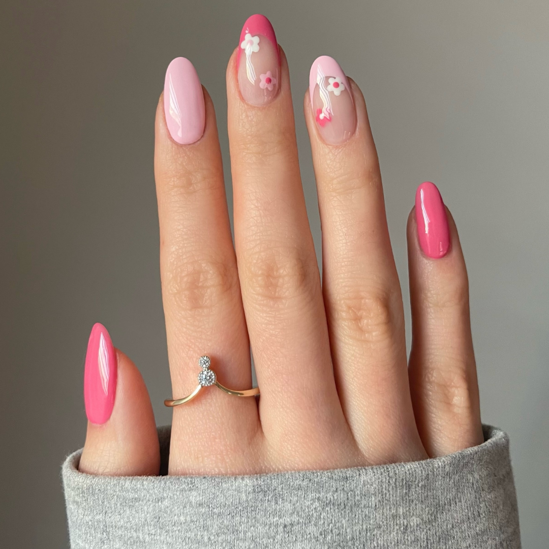 Heluviee Arched Diamond Ring In Girl Hand