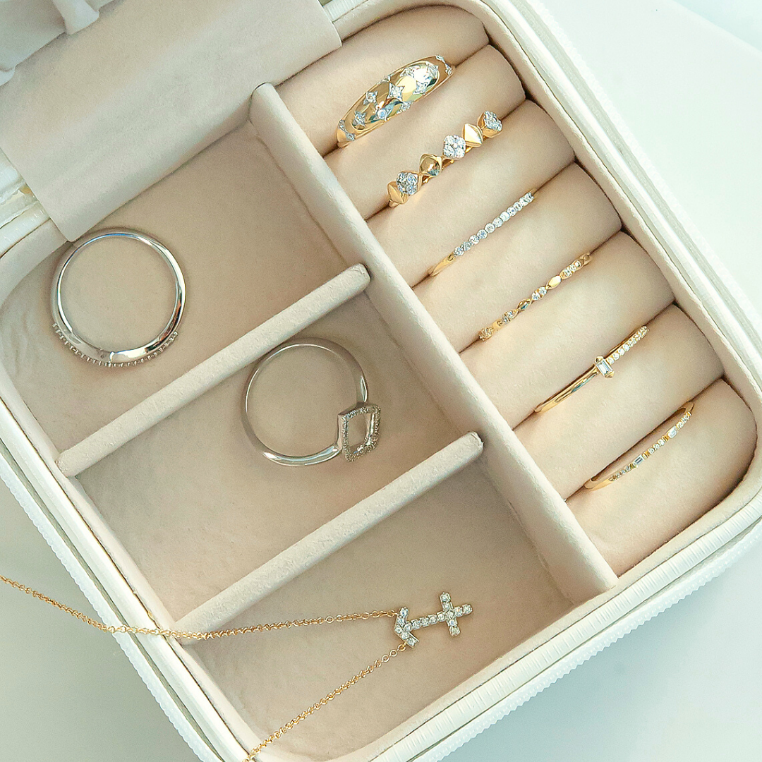 Roman Linear Ring with Diamond for Finger