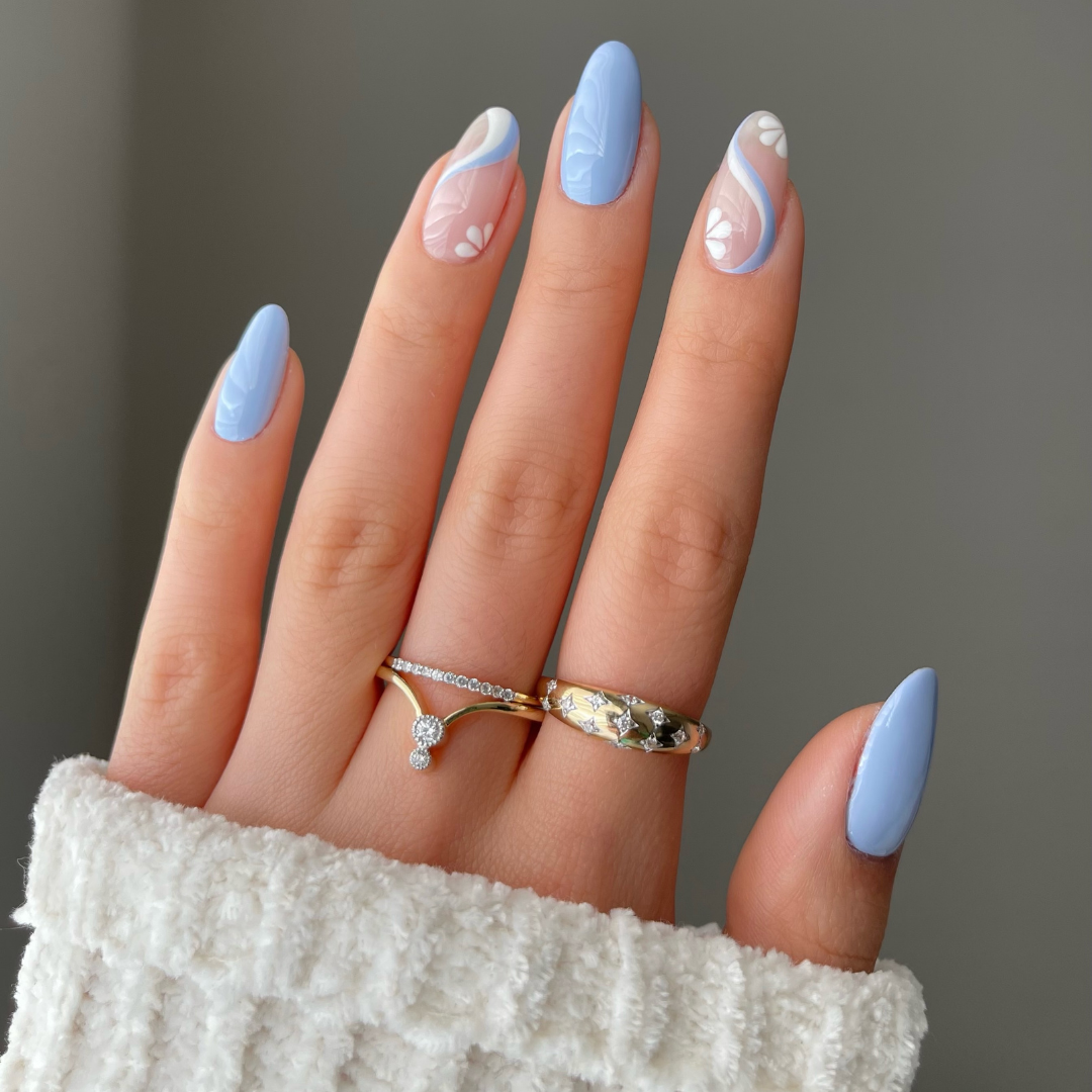 Two Heluviee Arched Diamond Ring In Girl Fingure