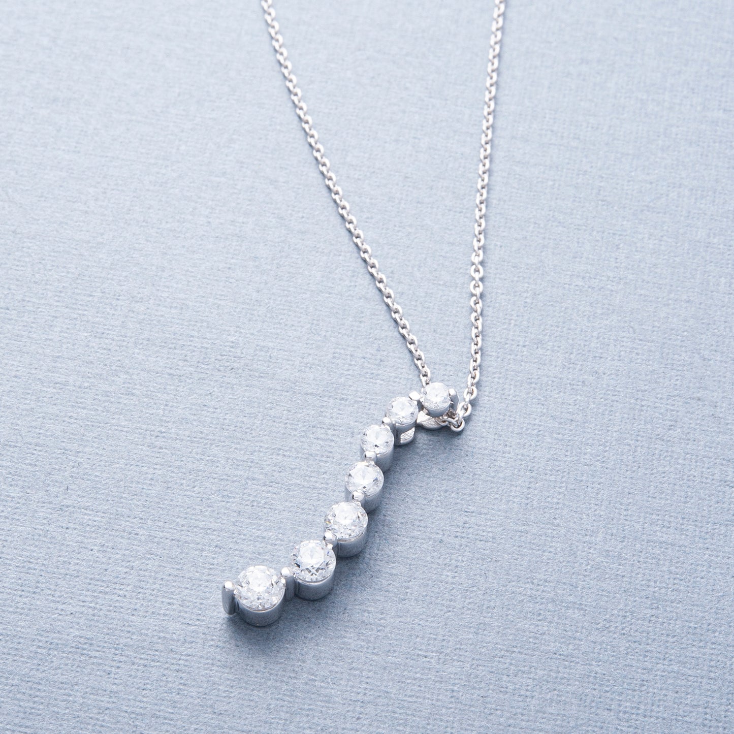 Pluie Pendant with Diamonds