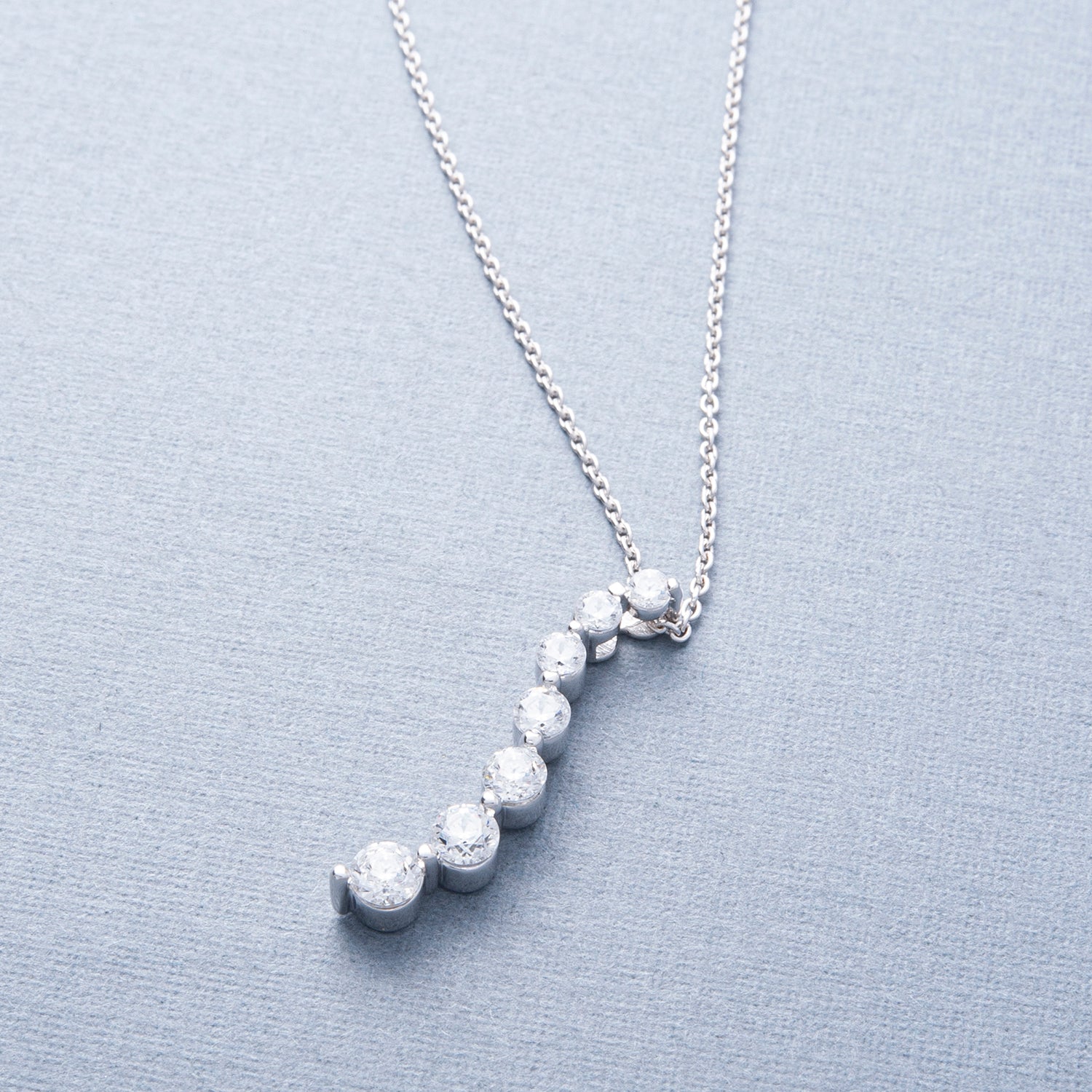 Pluie Pendant with Diamonds