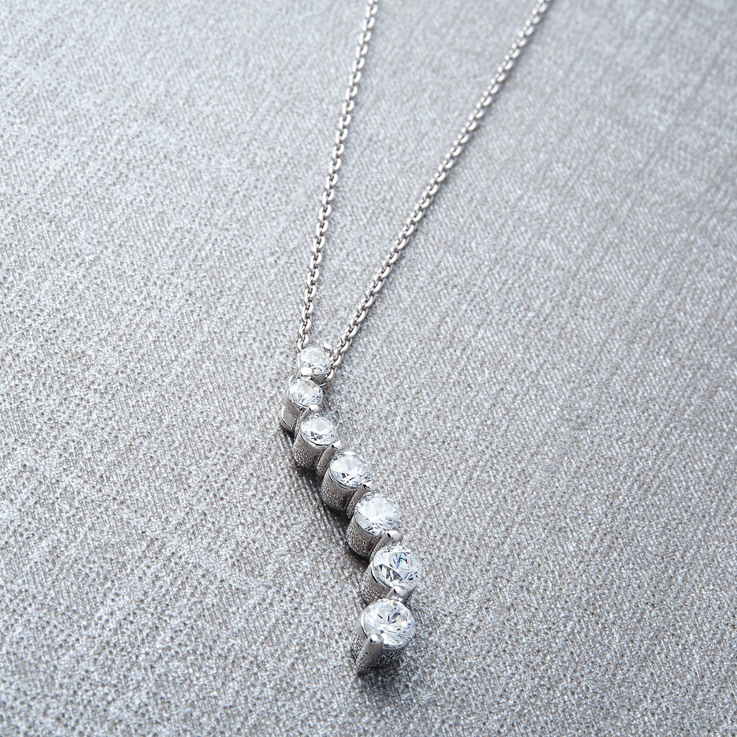Pluie Diamond Pendant in White Gold