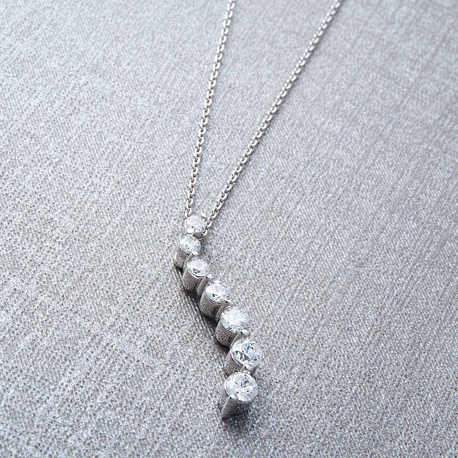 Pluie Diamond Pendant in White Gold
