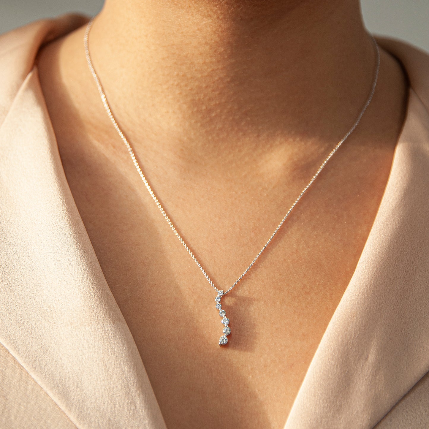 Pluie Diamond Pendant for Neck