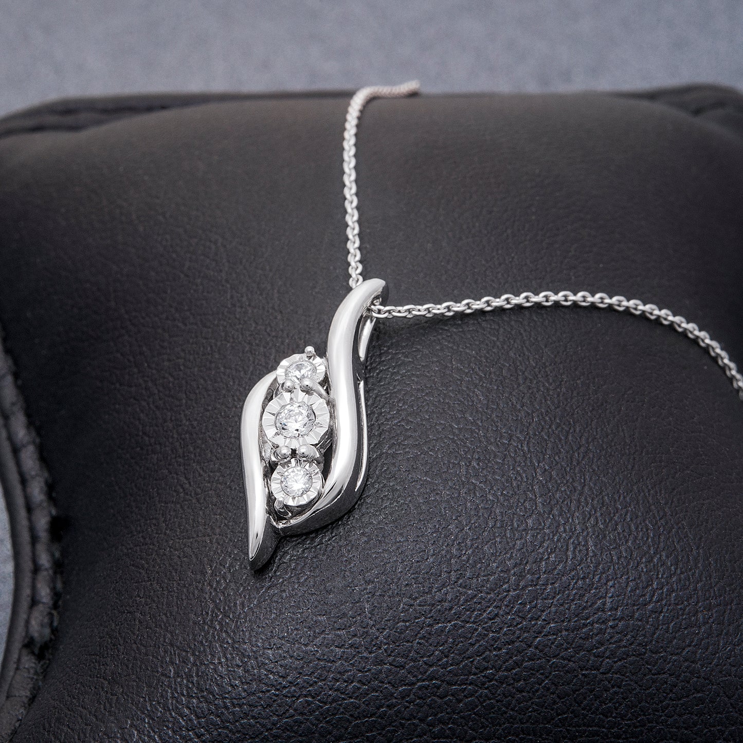 Pua Diamond Pod Pendant with Diamonds