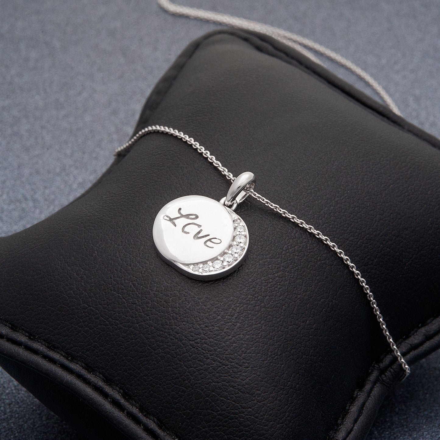 Paj Round Love Pendant with Diamonds for Neck