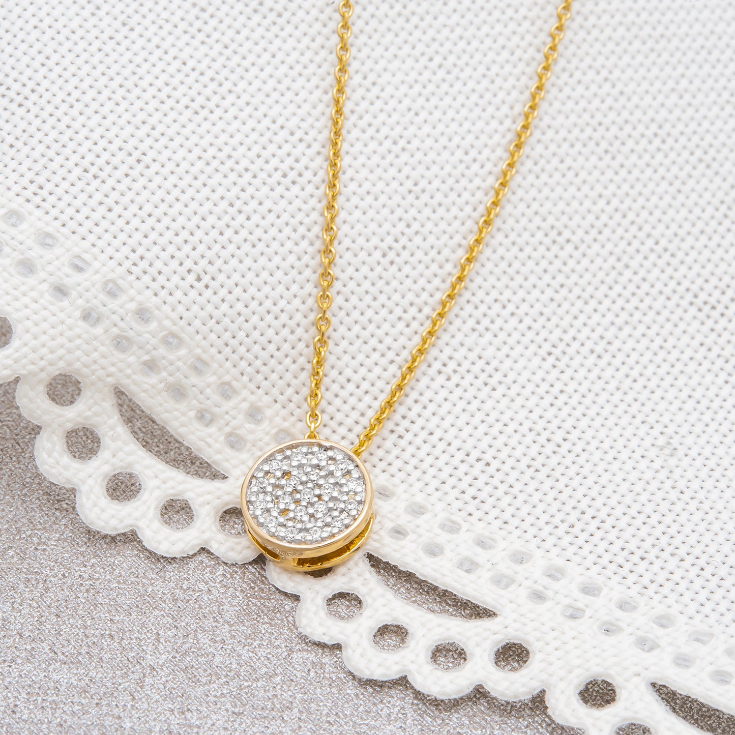 Poppy Round Diamond Pendant in Yellow Gold