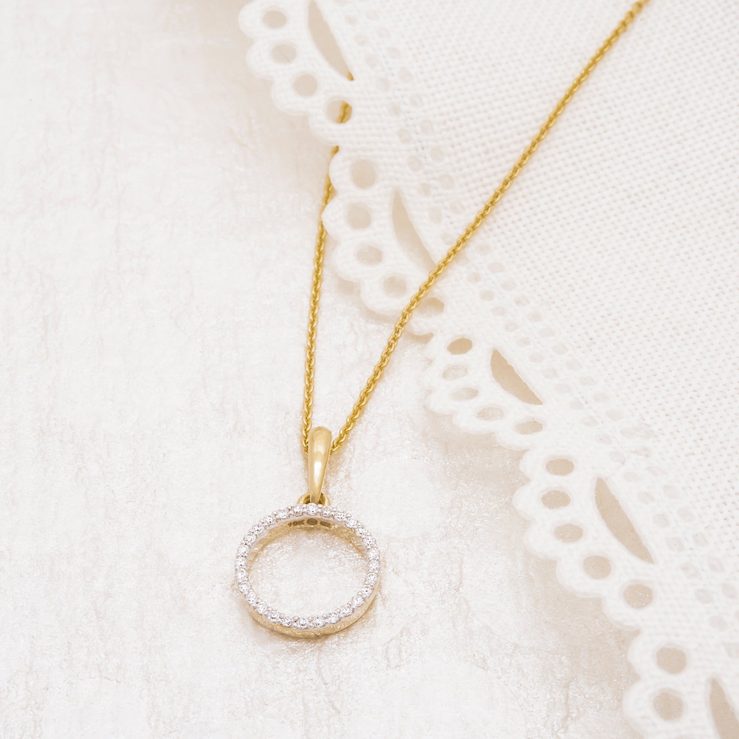 Petra Diamond Round Pendant in Yellow Gold