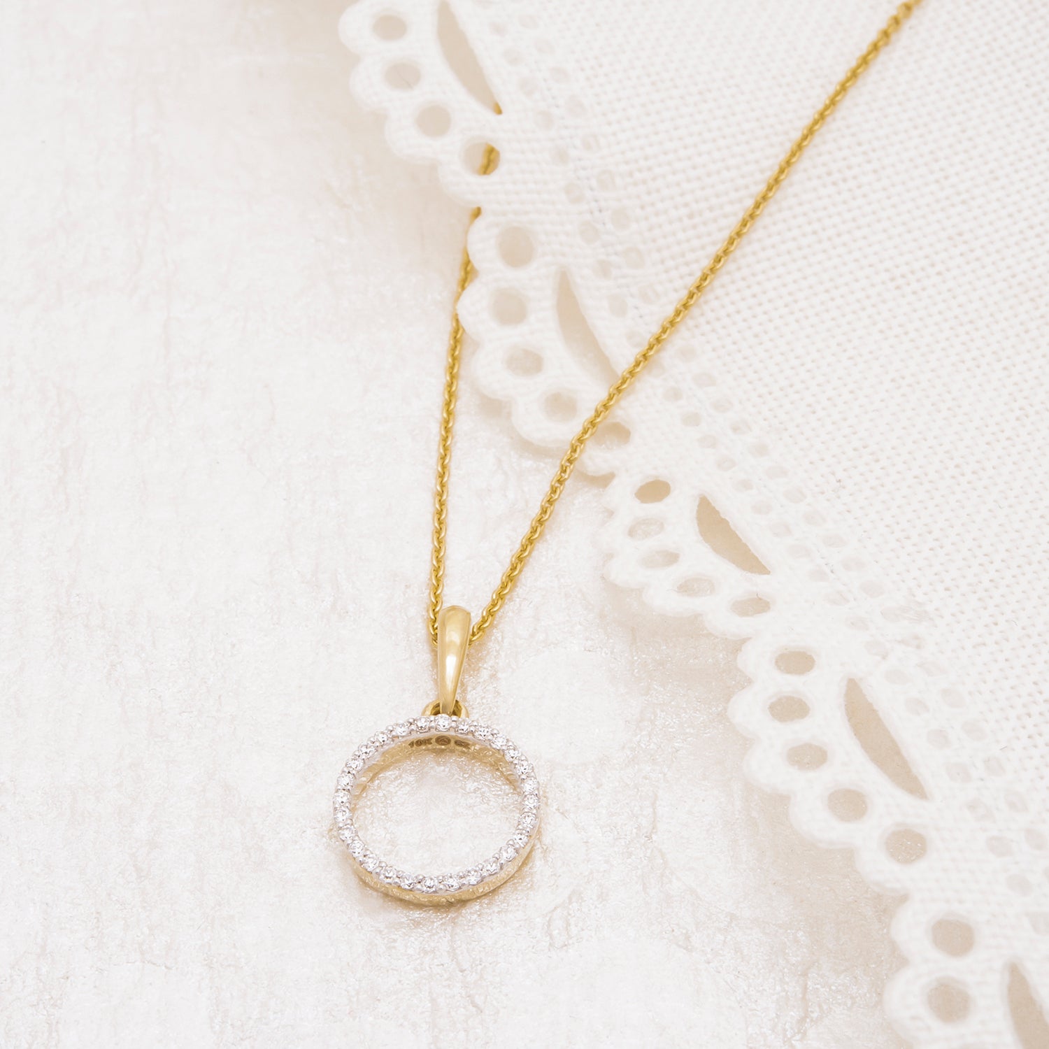 Petra Diamond Round Pendant in Yellow Gold