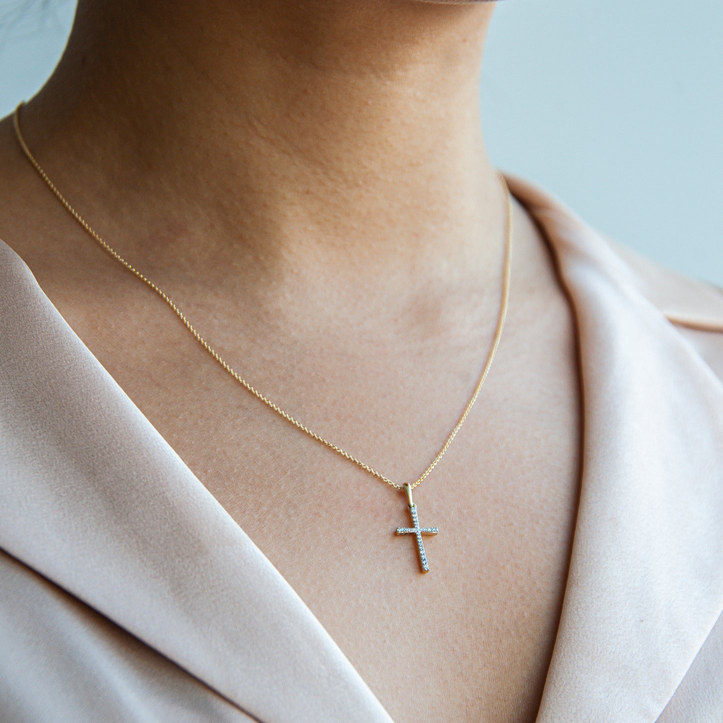 Paola Diamond Cross Pendant in Yellow Gold