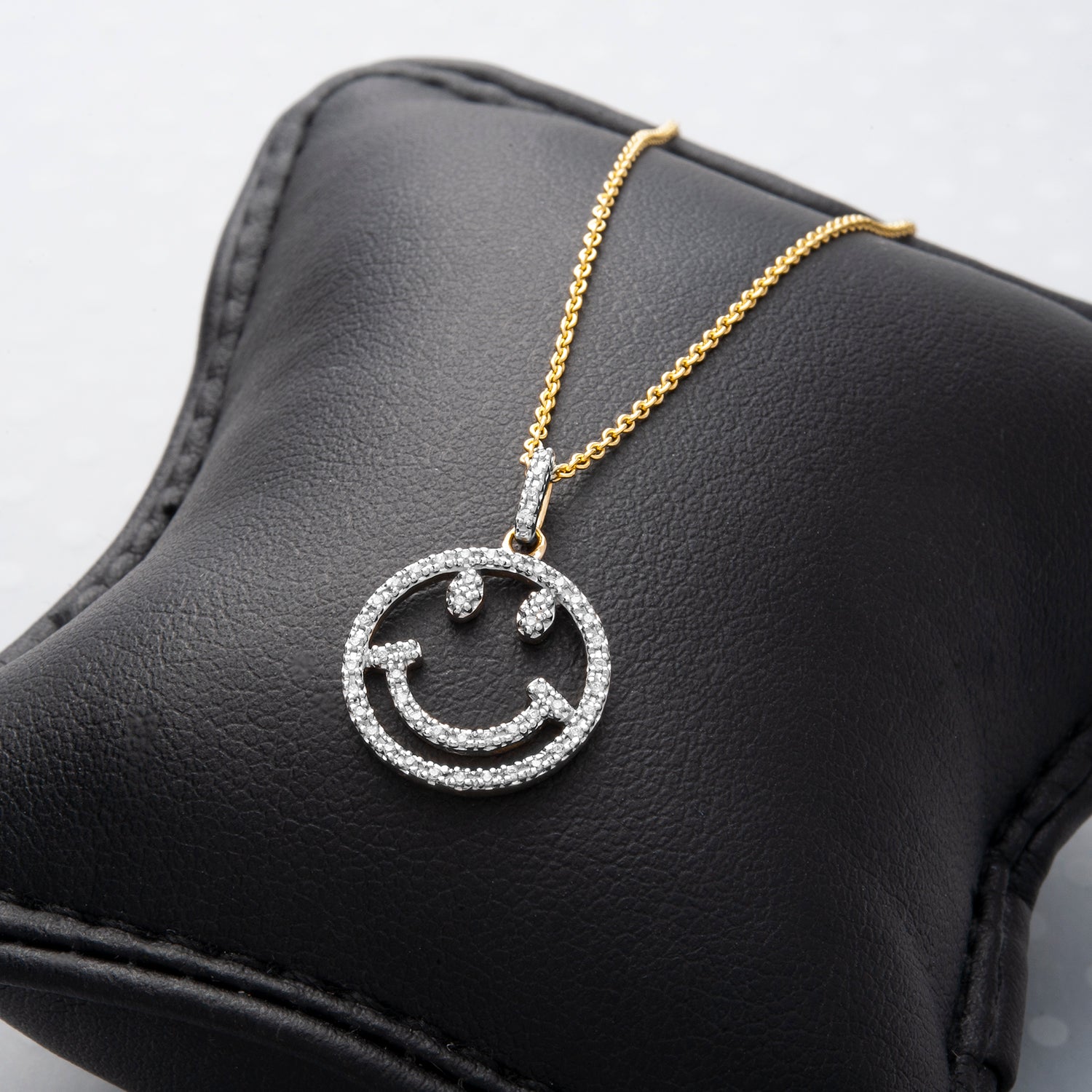 Pio Smiley Diamond Pendant in Yellow Gold