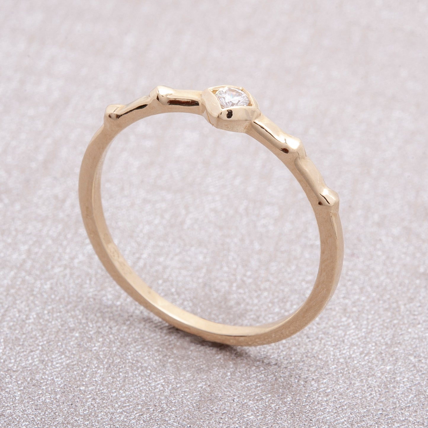 Raya Ring with Diamond