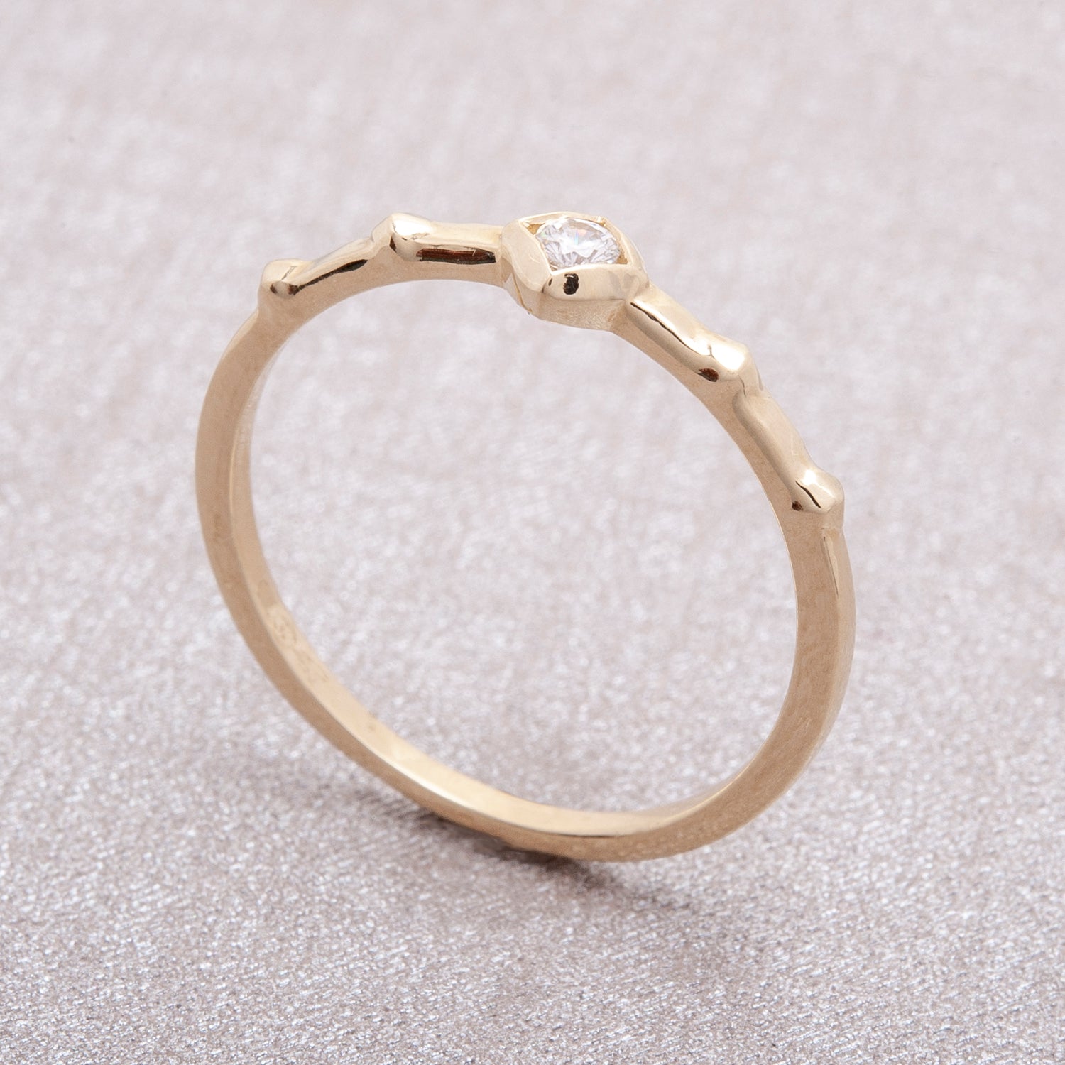 Raya Ring with Diamond