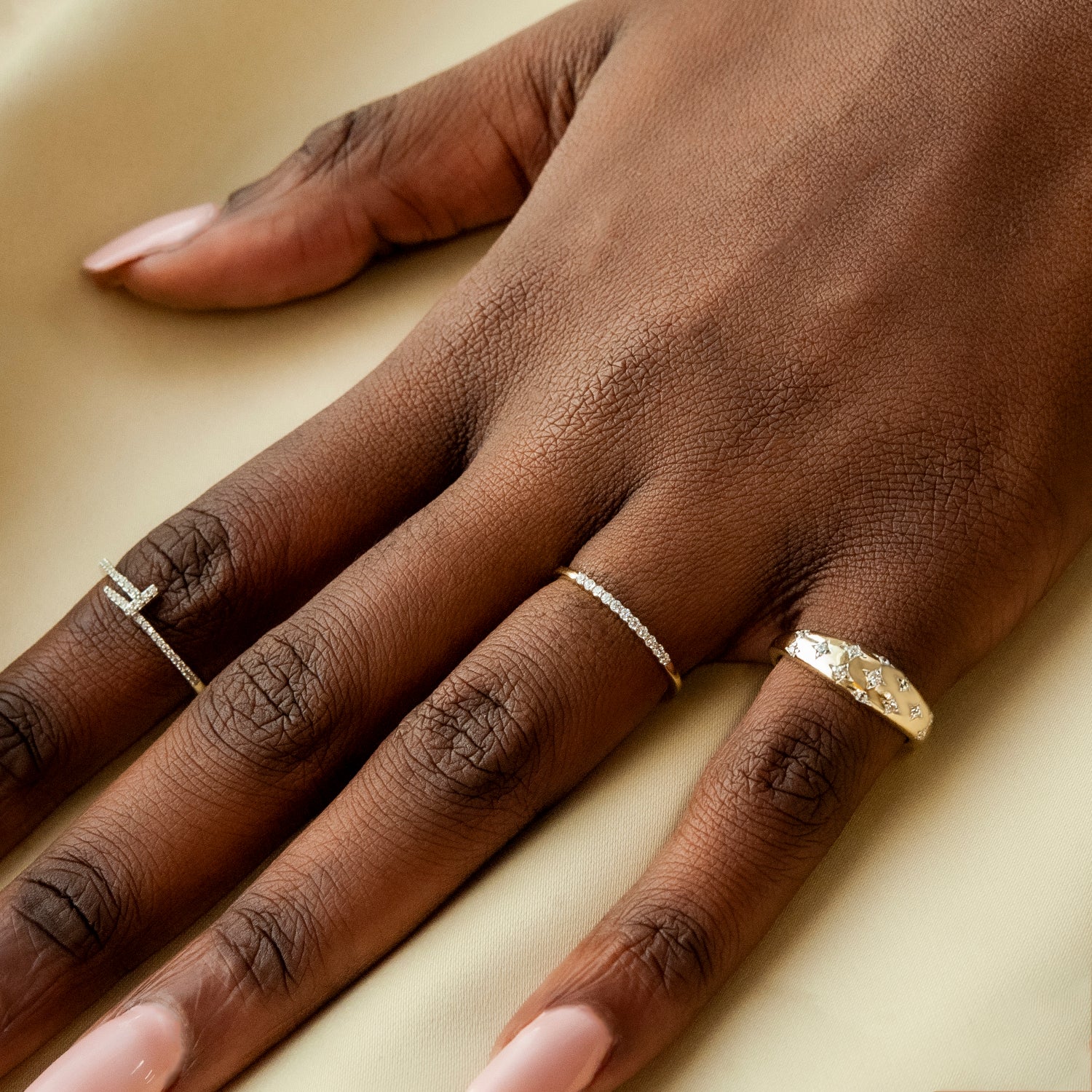 Rome Stars Dome Ring for Hand with Diamonds