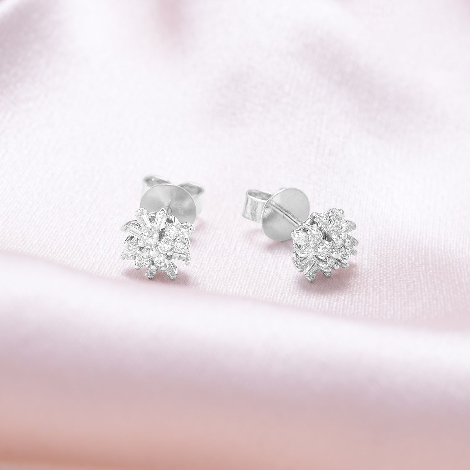 Scattered flower earrings with Diamonds