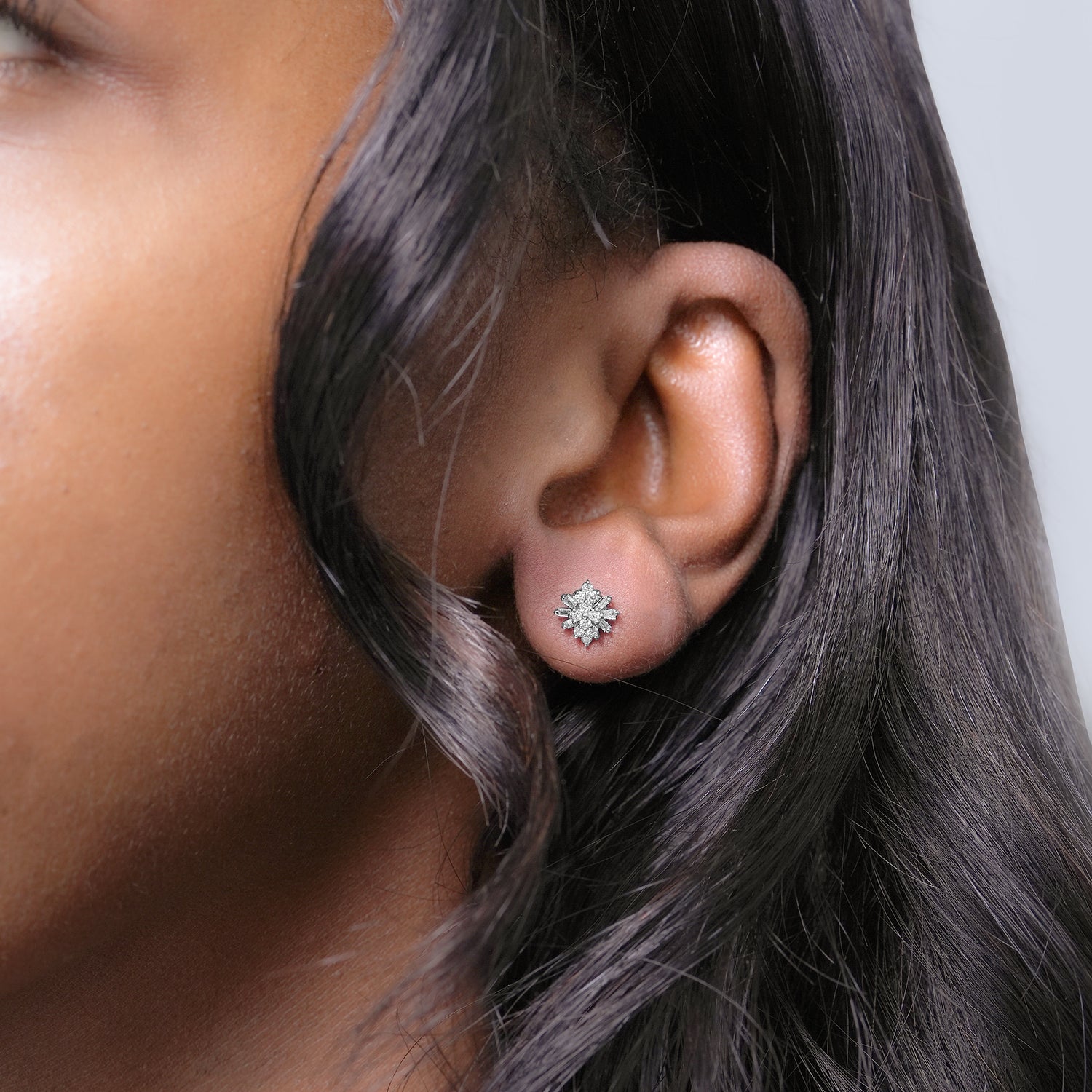 Scattered flower stud earrings