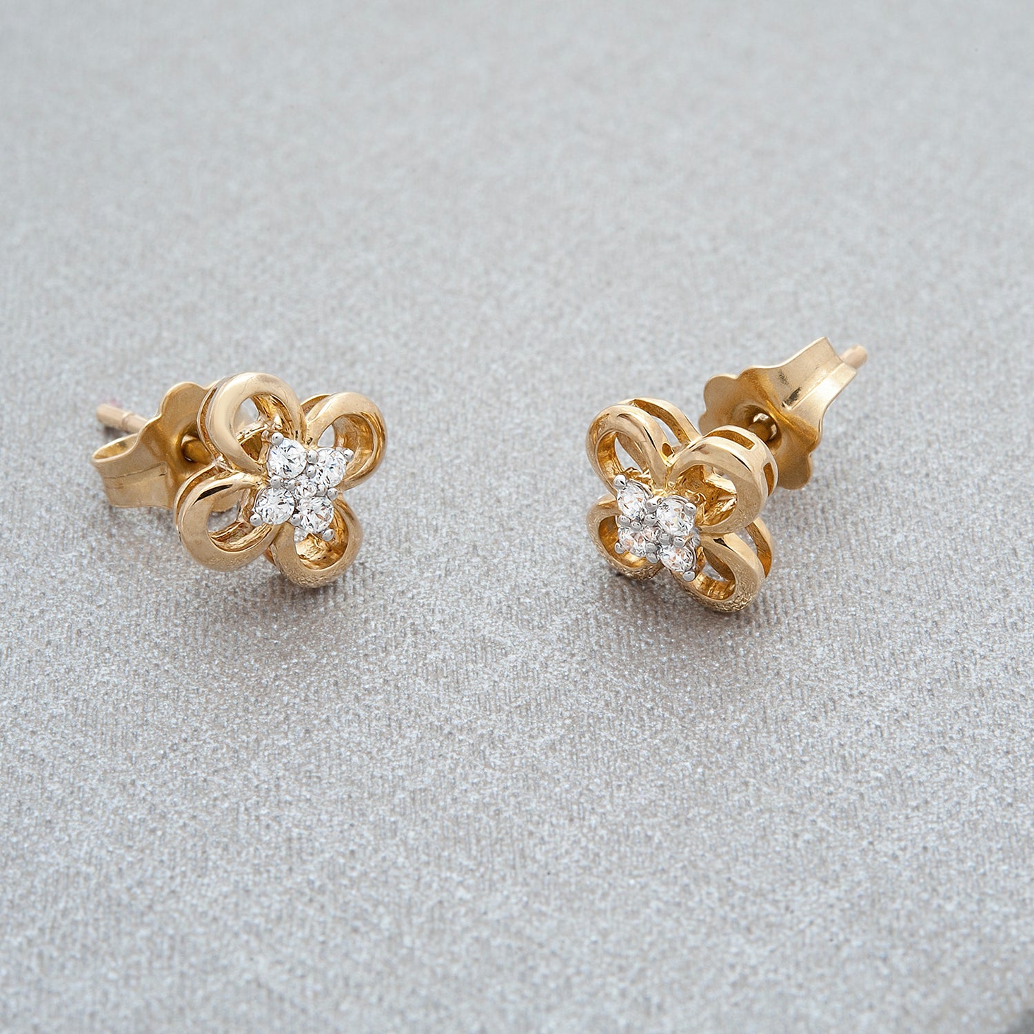 Eva Flower Stud Earrings In Gold