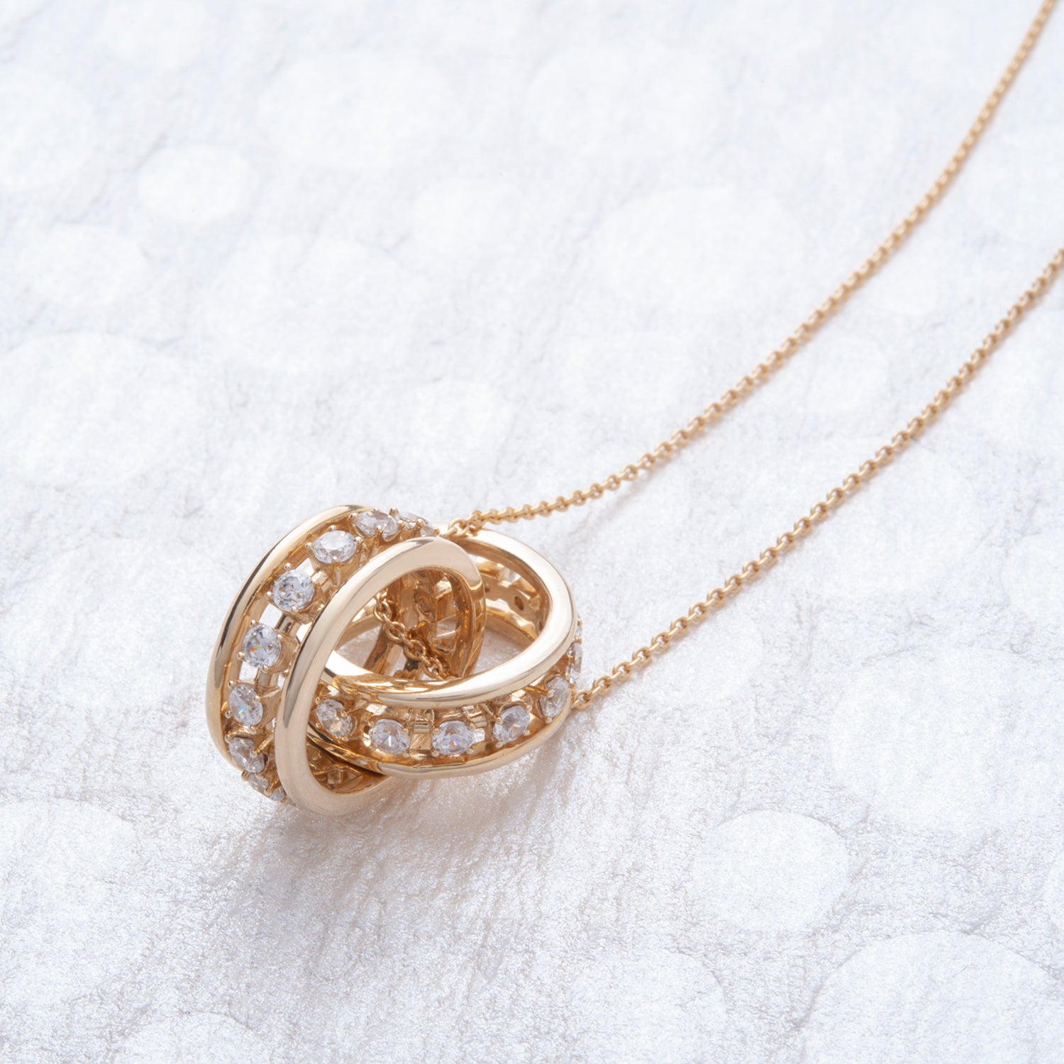 Prystn Pendant in Yellow Gold