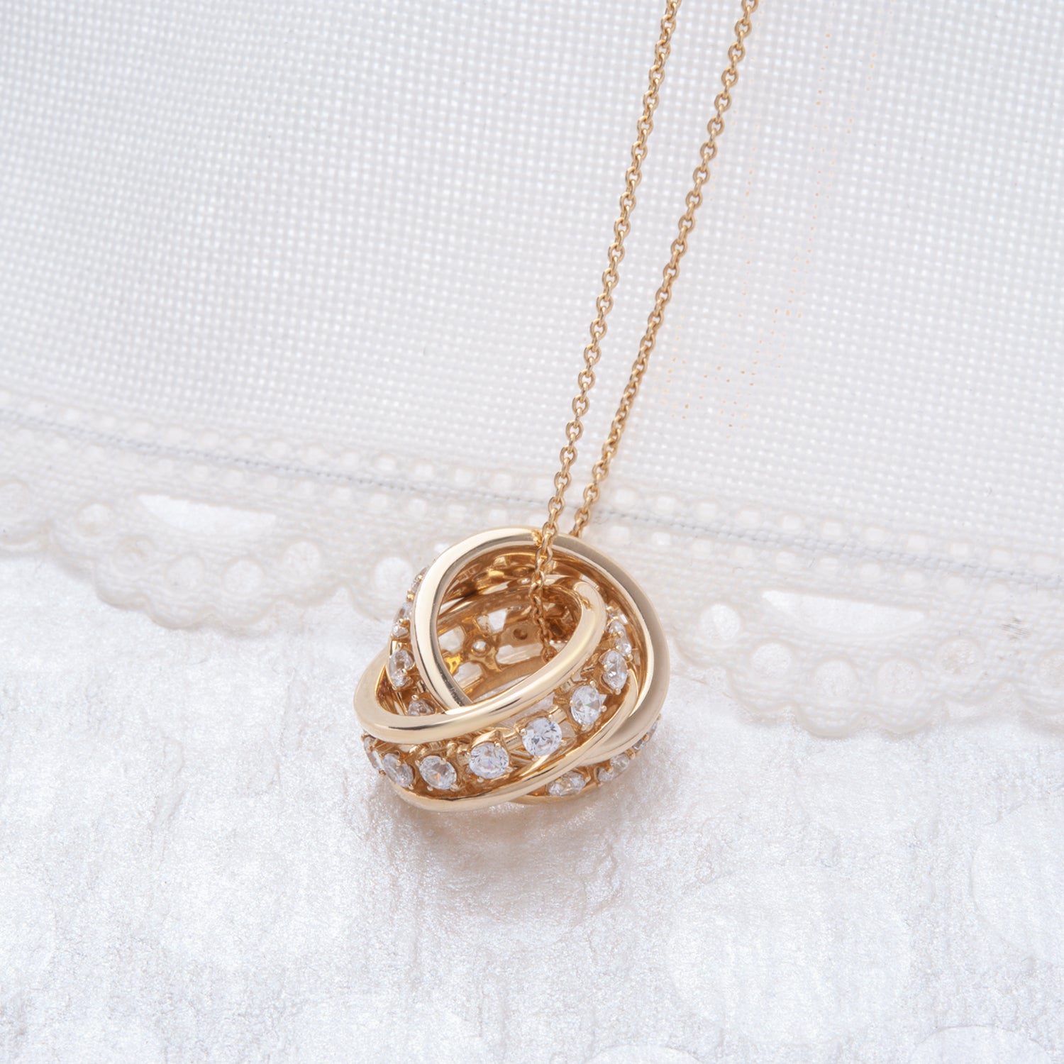 Prystn Pendant in Yellow Gold with Diamonds