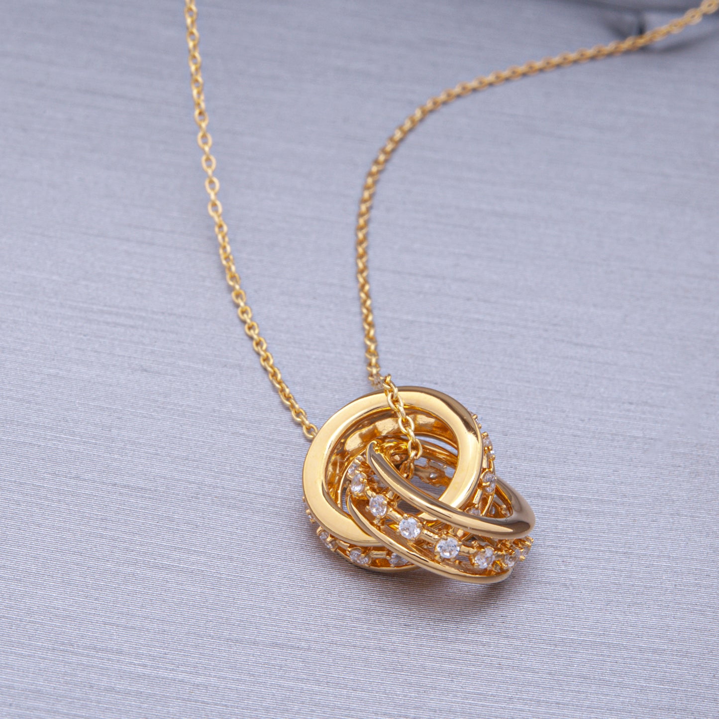 Prystn Petite Pendant in Yellow Gold with Diamonds