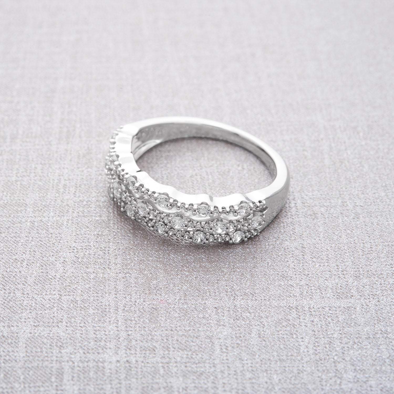 Regina Diamond Ring in White Gold