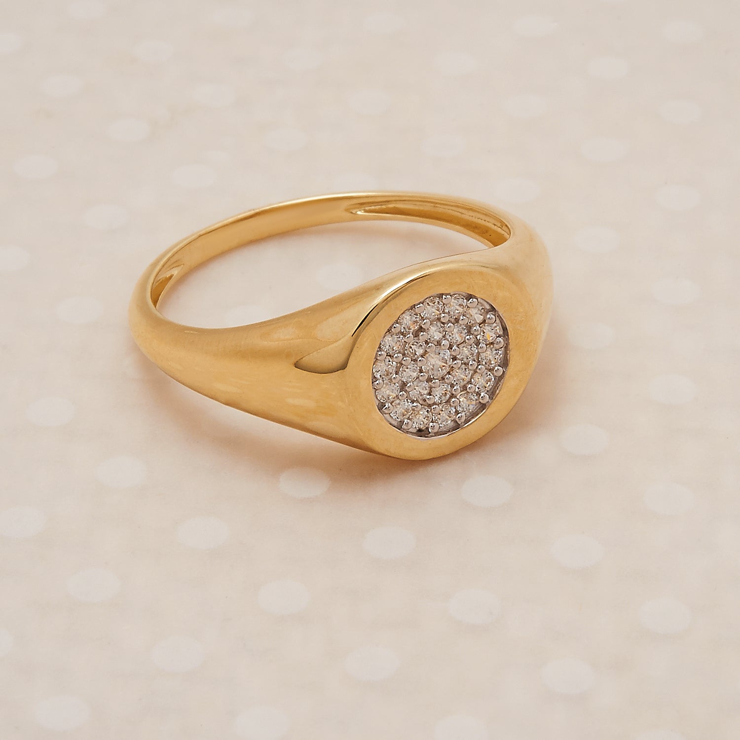 Sara Diamond Round Signet Ring with Yellow Gold for Hand
