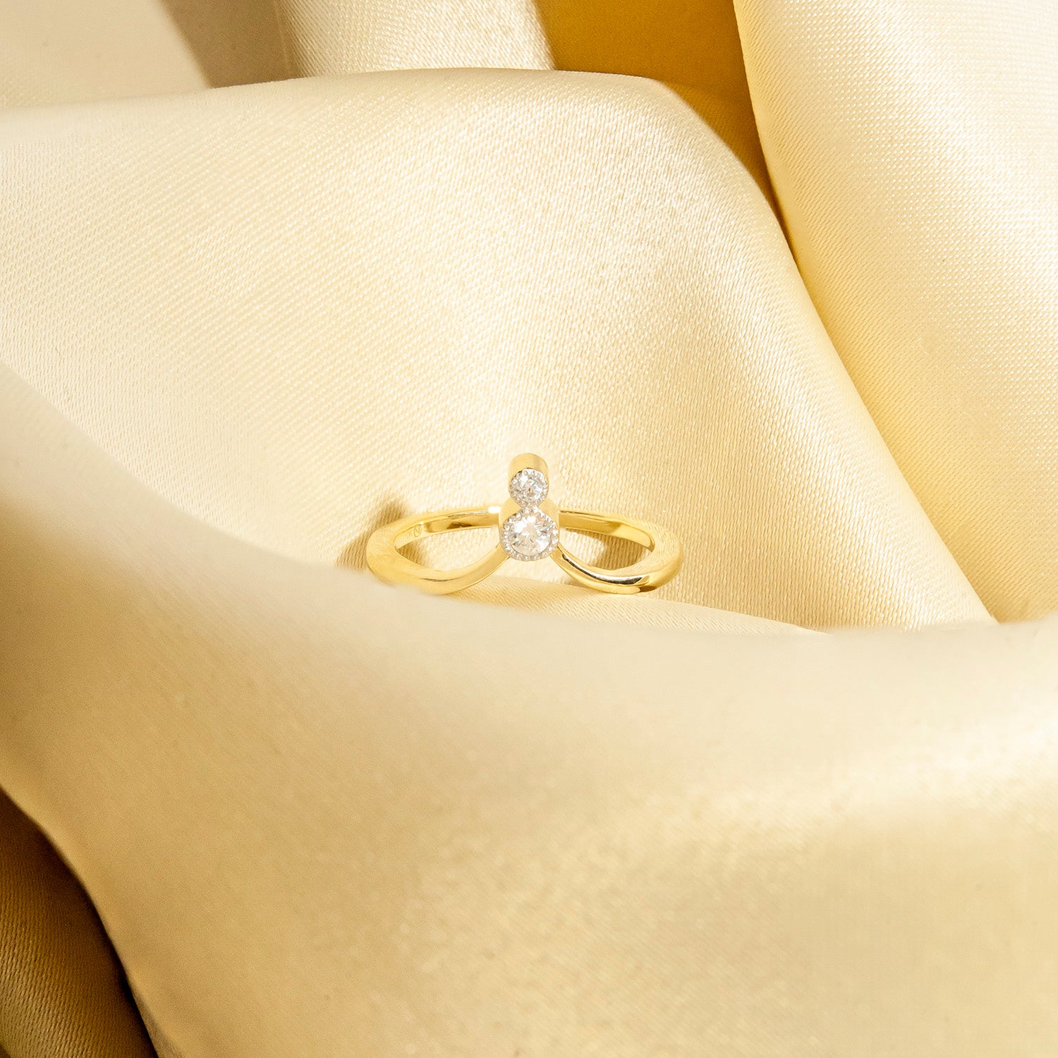 Heluviee Arched Diamond Ring In Gold